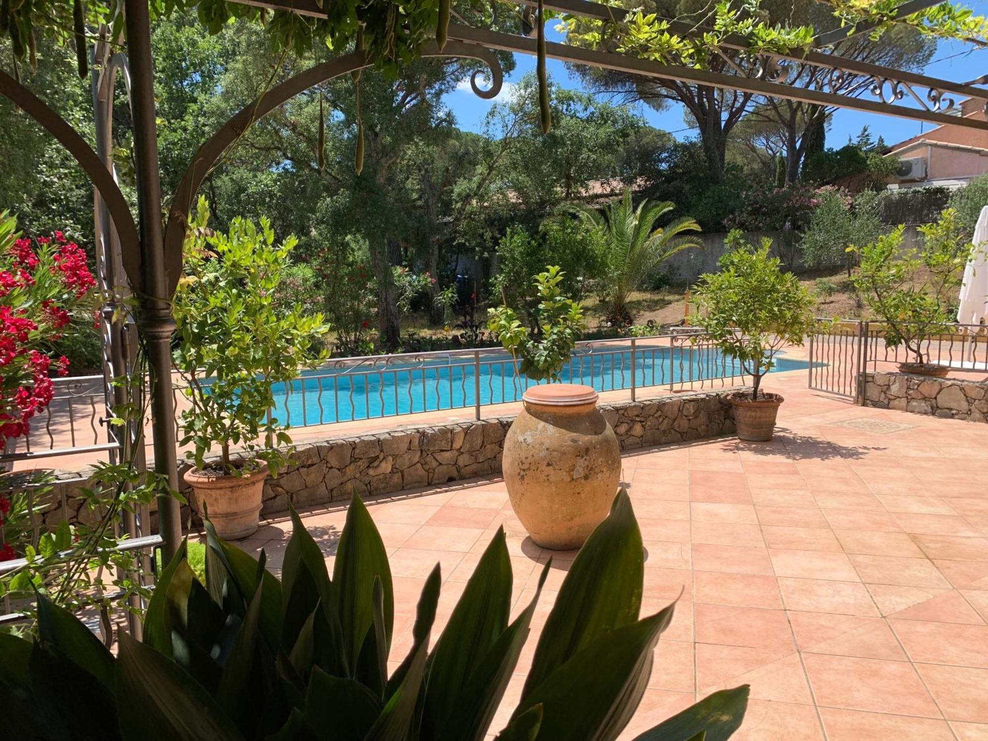 Sous Les Pins Parasols Vidauban Exterior foto