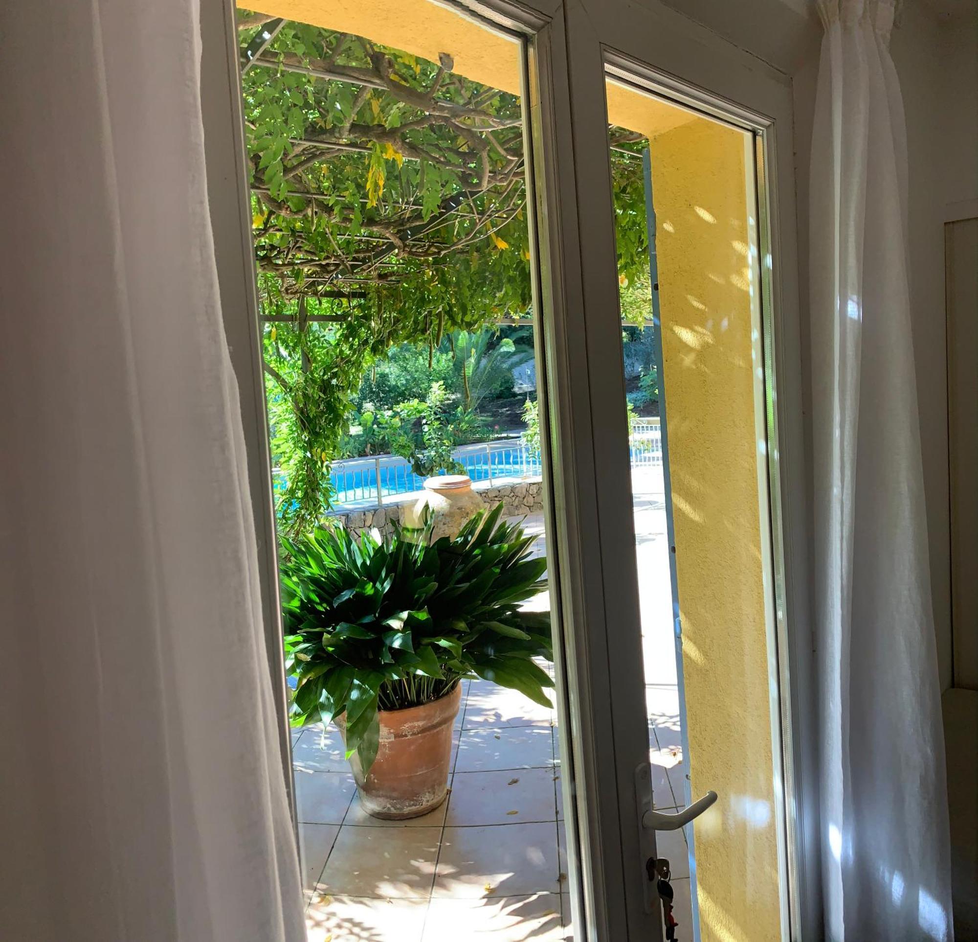 Sous Les Pins Parasols Vidauban Exterior foto